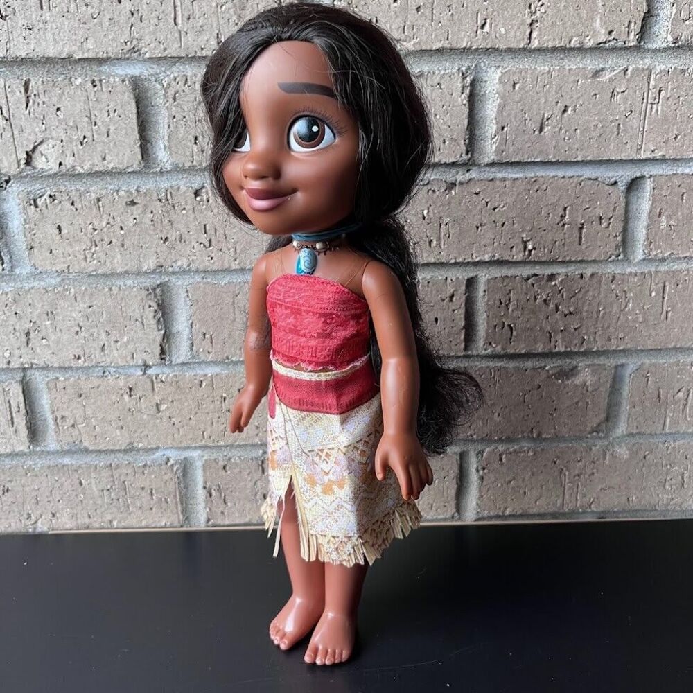 Disney Moana Adventure Princess Doll w/ Magical Seashell Necklace Jakks Pacific